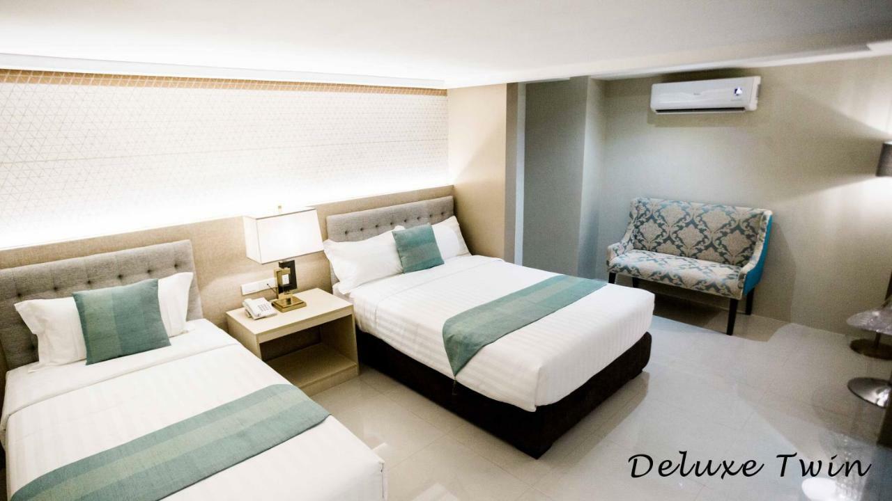 J7 Hotel Iloilo City Exterior foto