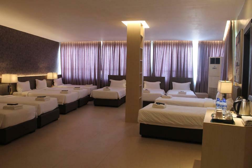 J7 Hotel Iloilo City Exterior foto